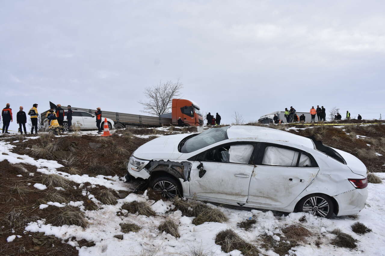 OSB yolunda TIR’a çarpan otomobilden büyük acı çıktı! İş adamı Ahmet Yasak öldü 14